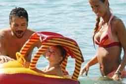 Emra Altuğ... "BİRİSİ BİZİMLE UĞRAŞIYOR!"