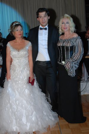 Seda Sayan... ASİSTANINI EVLENDİRDİ...