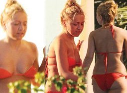 Hadise... BODRUM'DA KIRMIZI BİKİNİSİYLE YAKALANDI!