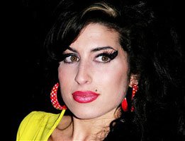 Amy Winehouse...EVİNDE ÖLÜ BULUNDU!...