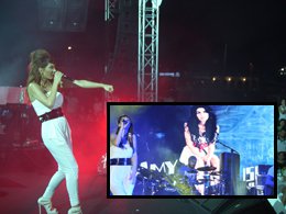 Hande Yener?  AMY WİNEHOUSE ANISINI SAHNEDE YAŞADI VE YAŞATTI...