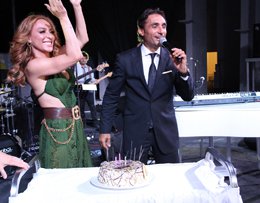 Ziynet Sali- Behzat Gerçeker? SAHNEDE SÜRPRİZ DOĞUMGÜNÜ!