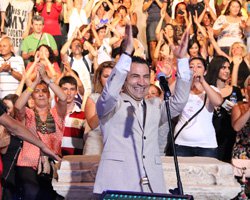 Ferhat Göçer... ANLAMLI KONSER!