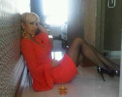 Ömür Gedik... AHMET HAKAN İÇİN ÖZEL POZ!