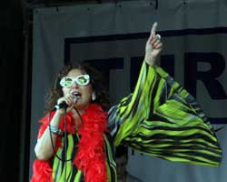 Zeliha Sunal... THAMES NEHRİ'NDE TÜRKİYE RÜZGARI!