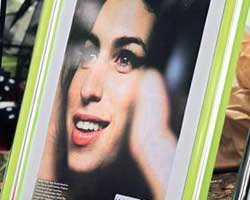 Amy Winehouse... KÜLLERİ KARAYİPLER'E SAVRULACAK!