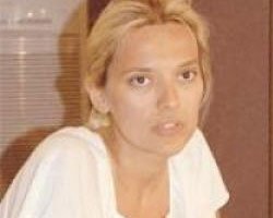 Demet Akalın... TÜKÜRDÜĞÜNÜ YALADI!