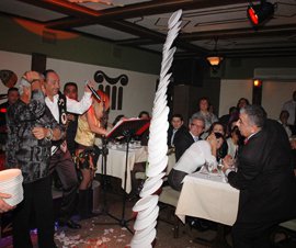 ZORBA'DA ÜNLÜLERLE "TABAK ŞOV" DEVAM EDİYOR...