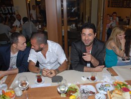 Zeynep Dizdar- Ümit Sayın? EX SEVGİLİLER İFTARDA PİŞTİ OLDULAR !