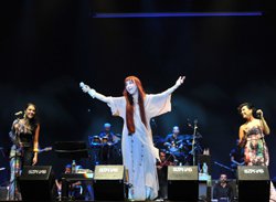 Leman-Şehnaz-Şevval Sam... "ANALI KIZLI" KONSER !..