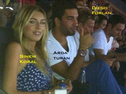 Arda Turan-Sinem Kobal... MADRİT'DE İLK FOTOĞRAF !..