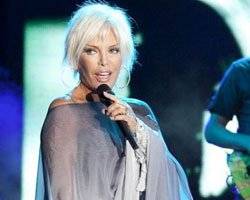 Ajda Pekkan...  BURSA'YI YAKIP GEÇTİ!