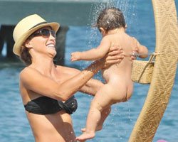 Ebru Şallı... MİNİK OĞLUNA DUŞ EĞLENCESİ!