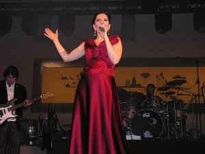 Demet Tuncer... DAVOS'U COŞTURDU...