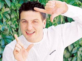 Davut Güloğlu... MENAJER KASABI !..