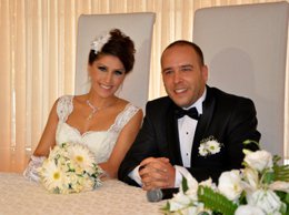 Magazinkolik Özel /  "TAVERNA KRALİÇESİ" EVLENDİ!