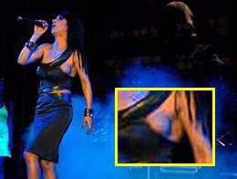 Hande Yener... İZMİR'DE GÖĞÜS KAZASI !..