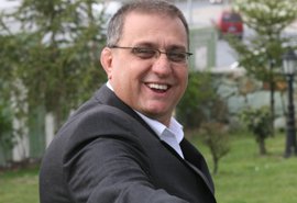 Vehbi Dinçcan-Kıvanç Tatlıtuğ ... `ŞIMARIKLIK` DAVASINA BERAAT KARARI!