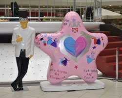 POLİSAN' IN YILDIZLARI İSTANBUL CADDELERİNDE EĞİTİME DESTEK MESAJI VERİYOR!