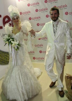 Tolga Karel-Şebnem Schaffer... EVLENDİLER!..