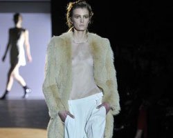 Hakan Yıldırım... "HAKAAN" PARİS'TE GÖZ KAMAŞTIRDI!