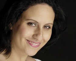 Şeyla Halis... EN İYİ YARDIMCI KADIN OYUNCU ÖDÜLÜ ALDI1