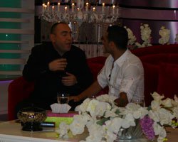 Doğuş... CANLI YAYINDA GAZETECİ MEVLÜT TEZEL'İN ÜZERİNE YÜRÜDÜ, SEDA SAYAN AYIRDI!