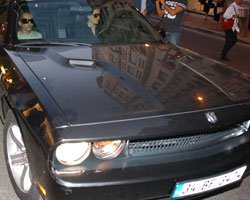 Tuğba Ekinci ... "ONUN ARABASI VAR"