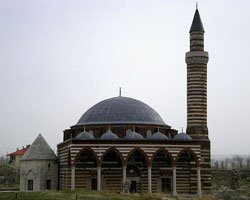 444  YILLIK CAMİİ 7.2'LİK DEPREMİ HASARSIZ ATLATTI!