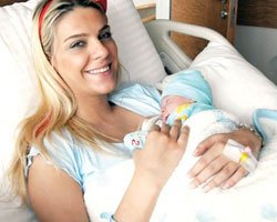 Simge Tertemiz... ANNE OLDU!