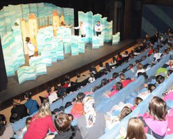 SARIYER SANAT TİYATROSU ÇOCUKLARA TİYATRO SEVGİSİ AŞILIYOR!