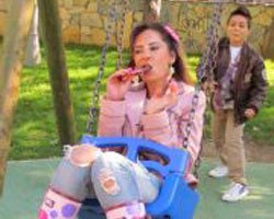 Gonca Elmas Akay... ÇOCUK PARKINDA NEŞELİ KLİP!