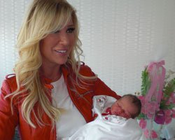 Seda Sayan... KUCAĞINA BEBEK ÇOK YAKIŞTI!