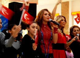 Yelda Başaran- Esra Balamir? 12 BİN 340 KİŞİYLE CUMHURİYET DÜETİ !..