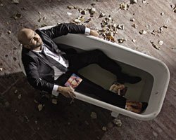 Murat Evgin... TAKIM ELBİSEYLE KÜVETTE!