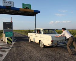 "Gişe Memuru"... ÜÇ KITADAN DÖRT ÖDÜL!