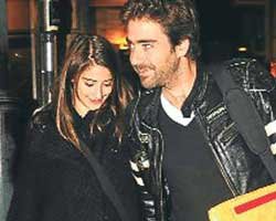 Hazal Kaya... MUTLULUĞU YÜZÜNDEN OKUNUYOR!