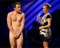 MTV Avrupa Müzik Ödüllerinde Skandal... SAHNEYE ÇIRILÇIPLAK FIRLAYAN ADAM GECEYE DAMGASINI VURDU!