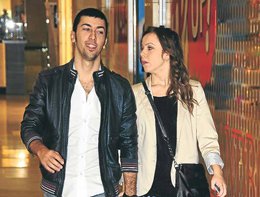 Hande Yener? GELİNİNİ ONAYLAMIŞ !