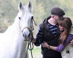 İpek Tuzcuoğlu... BEYAZ ATLI PRENSİNİ BULDU!