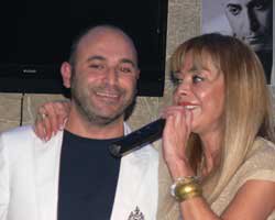 Deniz Akbulut...  5 YIL SONRA SAHNEDE!