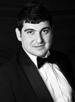 ROBERT DE NİRO'YA KIRMIZI CEKETLİ SMOKİN!