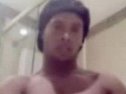Ronaldinho... WEBCAM'DE MASTURBASYON YAPARKEN GÖRÜNTÜLERİ İNTERNETE DÜŞTÜ...