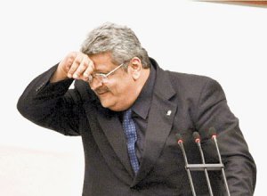 Osman Yağmurdereli... YEMİN TÖRENİNDE KİMİN ELİNİ ÖPTÜ ?..