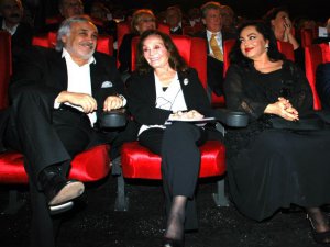 Müjdat Gezen...BURSA'DAKİ AÇILIŞINDA SANATÇILAR YALNIZ BIRAKMADI...