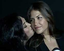 Türkan Şoray... KIZIYLA BİRLİKTE HAYRANLARINI AĞIRLADI!