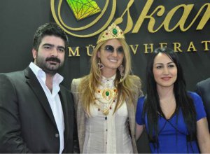 Tuğba Özay... TÜM DİKKATLERİ ÜZERİNDE TOPLADI!