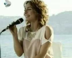 Ayça Bingöl... SESİYLE BÜYÜLEDİ!