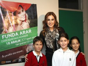 Funda Arar... DARÜŞŞAFAKA'LI ÖĞRENCİLERLE KONSER ÖNCESİ BİR ARAYA GELDİ!