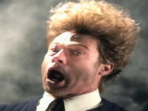 BRAD PITT'İ ELEKTRİK ÇARPTI!